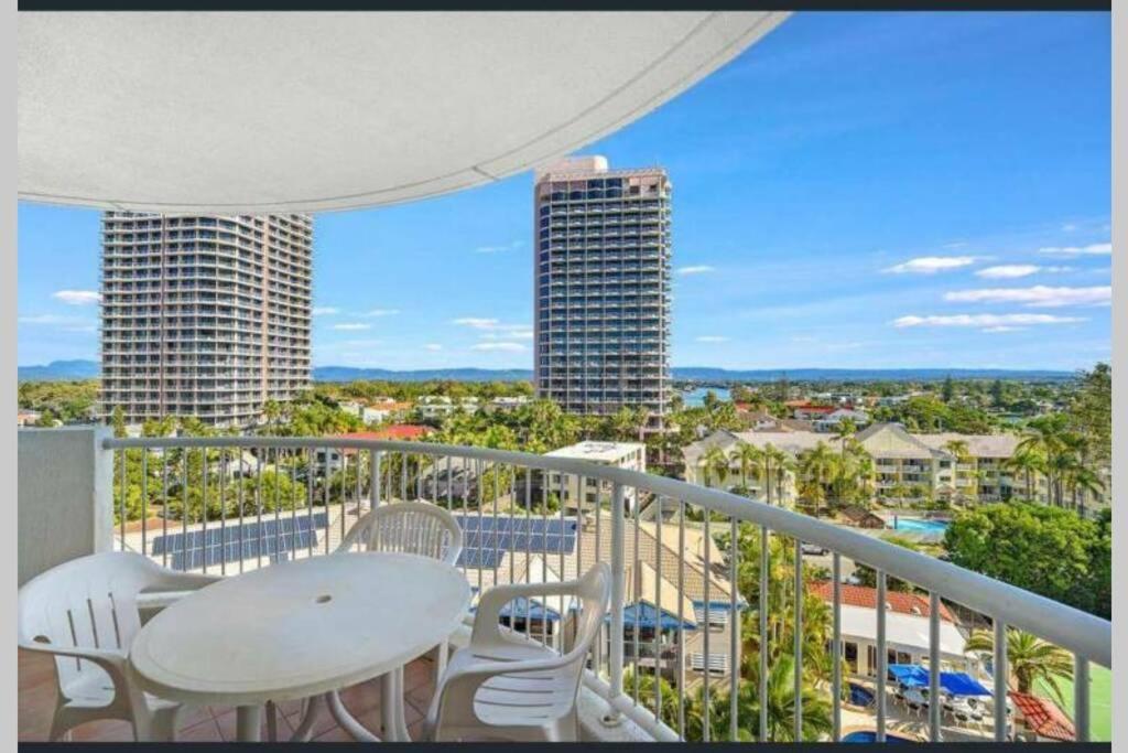 Surfers/Broadbeach Pool View. Free Parking & Wifi Guldkusten Exteriör bild