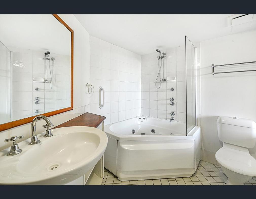 Surfers/Broadbeach Pool View. Free Parking & Wifi Guldkusten Exteriör bild